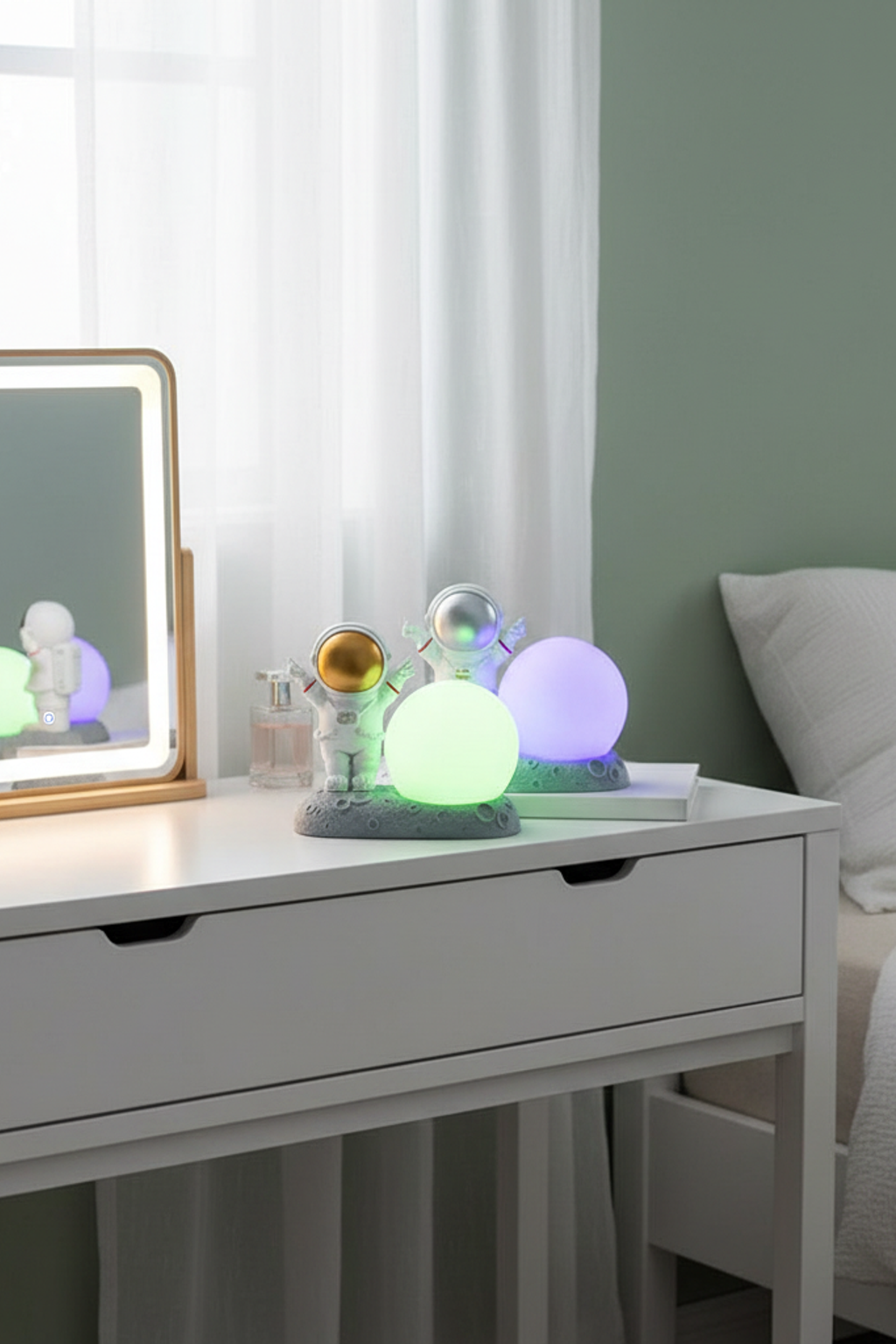 Astronaut Night Light